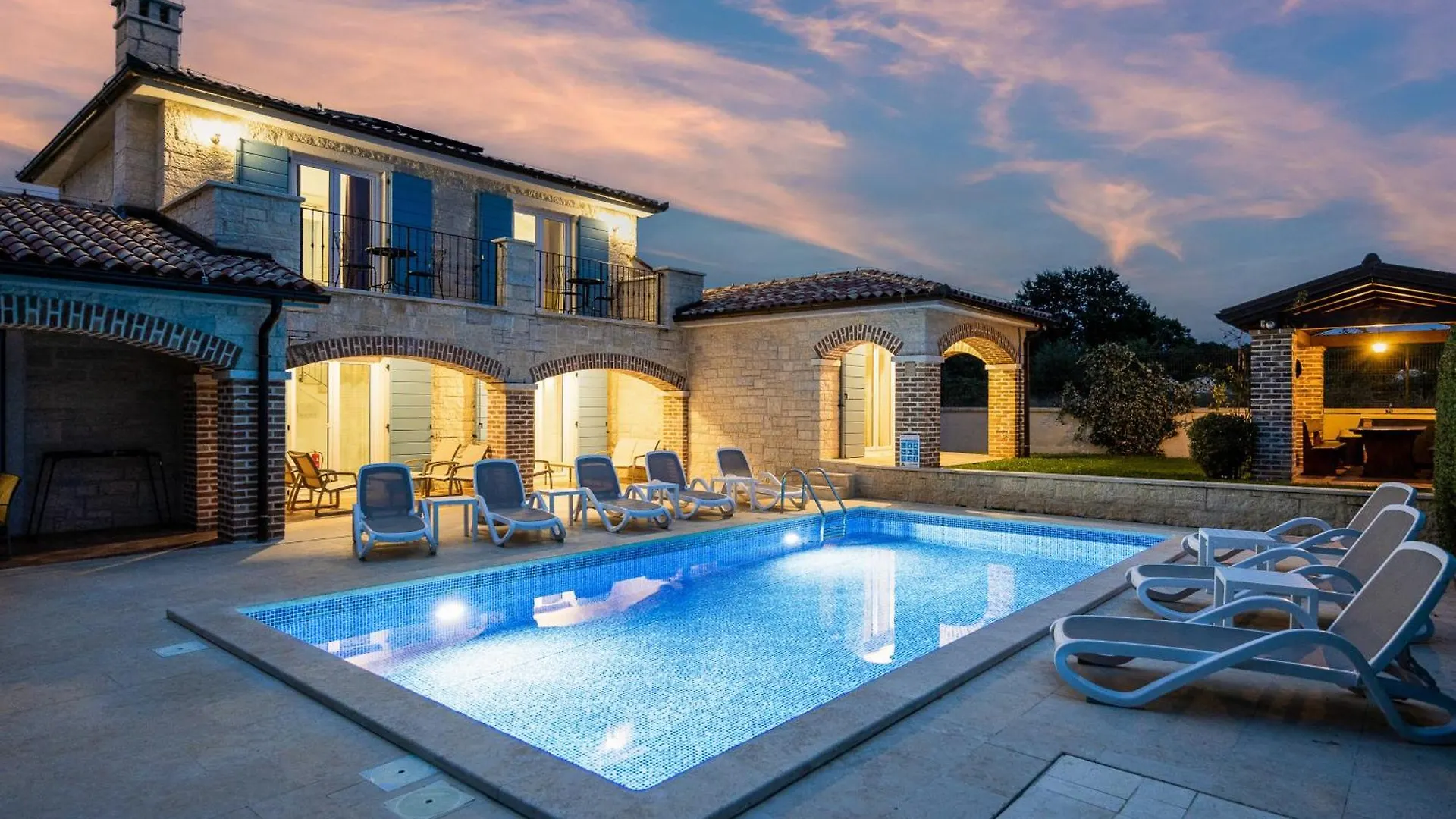Villa Bosco In Medulin With Sea View And Private Pool Only 300 Meters From The Beach